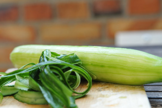 gurke salat schale gesch&auml;lt