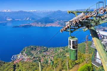 Obraz premium Sasso del Ferro Seilbahn am Lago Maggiore - Sasso del Ferro ropeway on lake Lago Maggiore