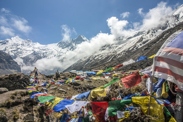 Himalaya Annapurna Sonnenstrahlen Berge Hiking Gebetsfahnen