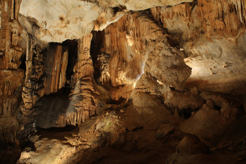 grotte de limousis dans l'aude en france