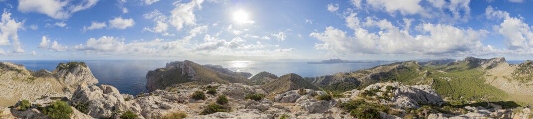 Fototapeta na wymiar 360° Panoramaaufnahme vom El Fumat über das Cap Formentor auf Mallorca fotografiert tagsüber bei Sonnenschein im September 2016
