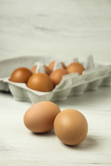  fresh eggs in box