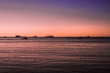 Fototapeta na wymiar Beautiful ultra violet sky on the sea