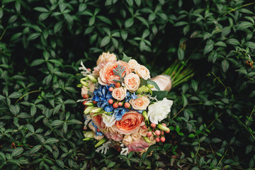 Obraz na płótnie Canvas Flowers in a bouquet, blue hydrangeas and rose