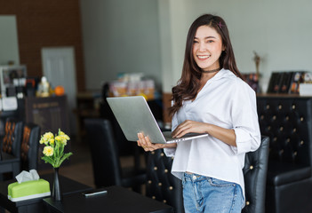 woman using laptop computer in cafe