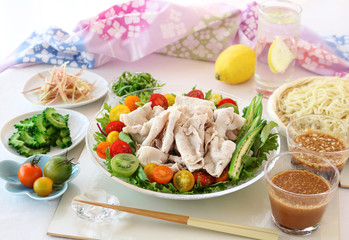 冷しゃぶサラダ　夏野菜　つけ麺