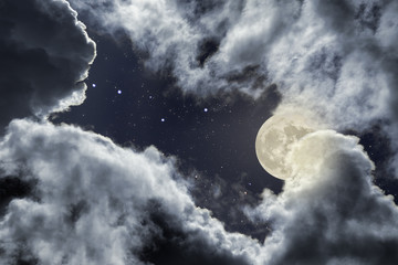Obraz na płótnie Canvas Cloudy full moon night
