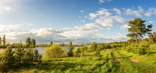 летний пейзаж на берегу уральской реки, Россия, 
