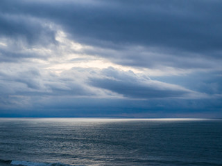Fototapeta na wymiar Wolkenspiel über dem Meer