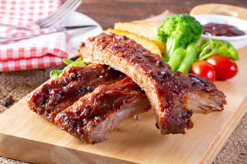  BBQ grilled ribs with vegetables