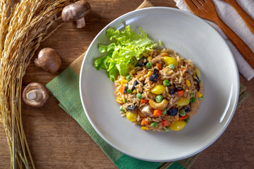 Fried rice grains and vegetables (healthy food)