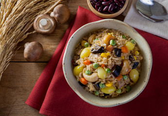Fried rice grains and vegetables (healthy food)