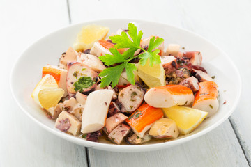 Piatto di frutti di mare misti 