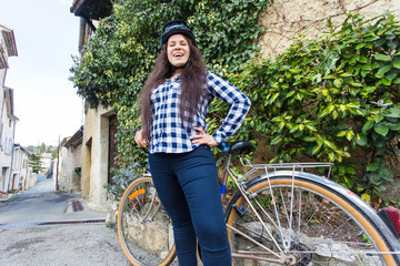 Obraz premium Beautiful woman on bycycle all the allley