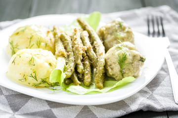 Meatballs in dill sauce