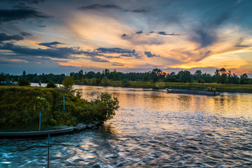 Największa rzeka w Polsce o zachodzie słońca