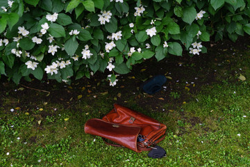 Spuren eines Verbrechens, Kriminalistik, Tatort, Spuren, Tasche, Schlüssel, Schuh, Geldbeutel