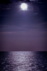 księżyc nad morzem