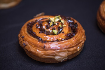 Cake with pistachio and chocolate