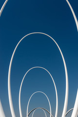 Obraz premium Repeating concentric oval against blue sky