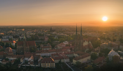 Dzień dobry Wrocław! Widok z lotu ptaka na Ostrów Tumski - Wrocław, Polska