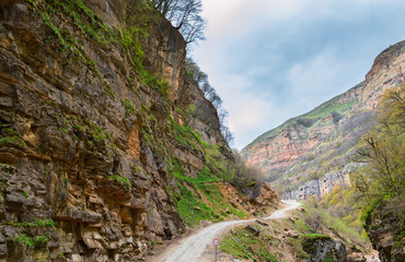 Obraz premium Narrow road in the mountains with steep slopes
