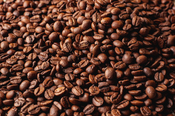 Obraz premium Dużo ziaren kawy po prażeniu