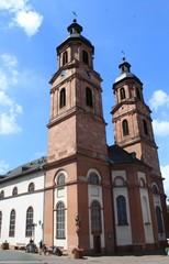 Fototapeta na wymiar Turmpaar der Stadtpfarrkirche in Miltenberg