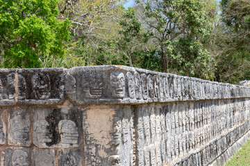 Fototapeta premium Wall of the Skulls Tzompantli, Chichen Itza, one of the most famous Mayan cities. Mexico, Chichen Itzá, Yucatán.