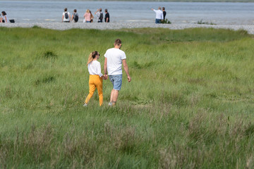 couple main dans la mlain