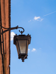 Fototapeta na wymiar Street lamp in the old city