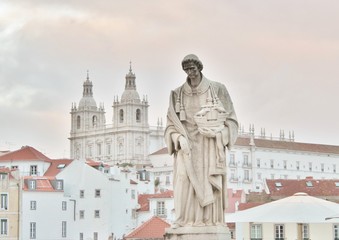 Fototapeta na wymiar São Vicente Statue