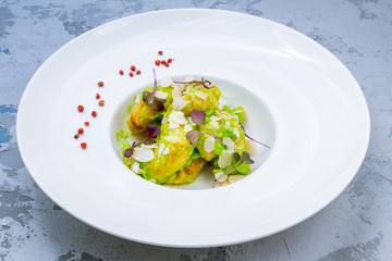 Fried shrimp in wasabi sause