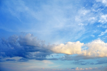 Fototapeta na wymiar Blue sky with white cumulus clouds background