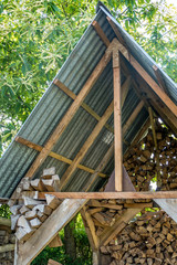 Brennholz Unterstand