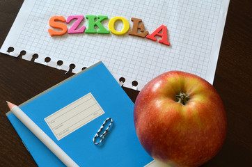 Zakończenie roku szkolnego, przybory szkolne © Pio Si