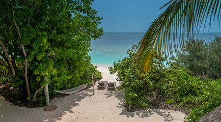 Obraz premium Take a pause. Maldives beautiful beach background white sandy tropical paradise island with blue sky sea water ocean