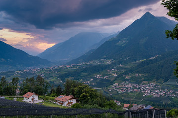 Fototapeta na wymiar Südtirol Meran Nacht