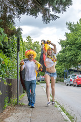 Mann und Frau - Fußballfans freuen sich über Sieg der deutschen Nationalmannschaft