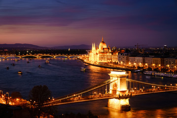 Obraz na płótnie Canvas Budapest and the Danube River at night