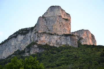 Fototapeta na wymiar Montagnes du Vercors, Bec de Chatelus, falaise de calcaire, Choranche, Vercors, Pont-en-royans, France