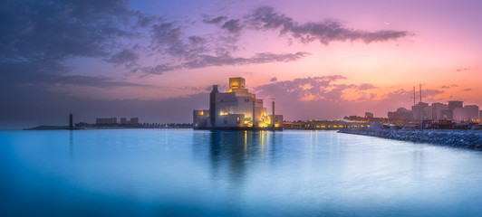 Fototapeta na wymiar Seafront of Doha park and East Mound-Skyline view