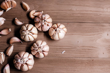 The garlic head group put at the left side,on wooden timber board,blurry light around.