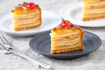 Kuchenteller mit Mailänder Torte