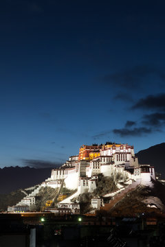potala palace in tibet