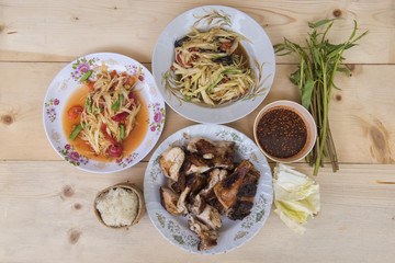 Fototapeta na wymiar Thai food is placed on the wood floor and served