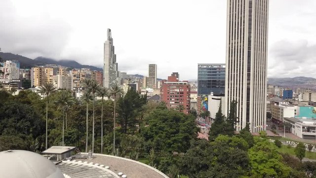 Sobrevuelo Bogot&aacute; Planetario hacia el centro de la ciudad