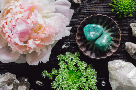 Chrysoprase and Quartz with Peony and Queen Anne's Lace