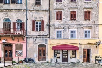Fototapeta na wymiar Scruffy facade of an old houses in Pula, Croatia, Europe.