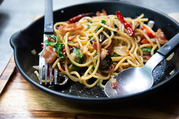 Dried Chilli and Bacon Spaghetti